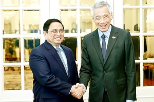 Thủ tướng Phạm Minh Chính hội đàm với Thủ tướng Singapore Lý Hiển Long. Ảnh: TTXVN