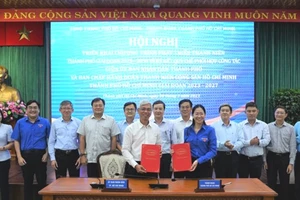  Đại diện UBND Thành phố Hồ Chí Minh và Thành đoàn thành phố ký kết phối hợp công tác giai đoạn 2023-2027