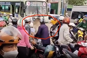 Đồng Nai: Bò "điên" húc hàng loạt xe trên Quốc lộ 1