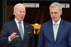 Ông J.Biden (trái) và ông K.McCathy. Ảnh Reuters
