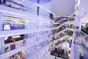 Trung tâm thương mại Sense City là điểm đến yêu thích của nhiều người tiêu dùng Việt