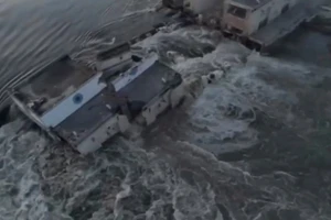 Hình ảnh đập Kakhovka bị vỡ. Ảnh: Reuters