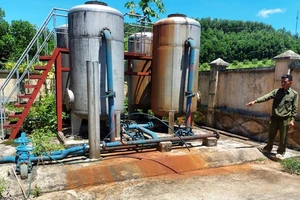 Người dân lo ngại sử dụng nước của nhà máy nước sạch ở khu tái định cư Khe Ná, Khe Gỗ