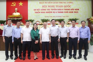 Đoàn công tác của Ban Tuyên giáo Thành ủy TPHCM do đồng chí Phan Nguyễn Như Khuê làm trưởng đoàn tham dự hội nghị
