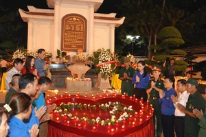 Lễ thắp nến tri ân tại Khu di tích lịch sử quốc gia đặc biệt Ngã ba Đồng Lộc