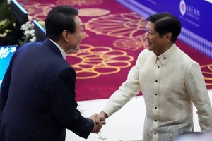 Tổng thống Yoon Suk Yeol và Tổng thống Philippines, ông Ferdinand Marcos Jr.Nguồn: The Korea Times 