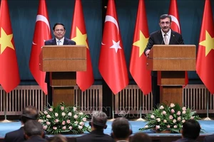 Chú thích ảnh Thủ tướng Phạm Minh Chính và Phó Tổng thống Thổ Nhĩ Kỳ Cevdet Yilmaz gặp gỡ báo chí. Ảnh: TTXVN 