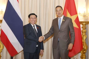 Chủ tịch Quốc hội Vương Đình Huệ hội kiến Thủ tướng Vương quốc Thái Lan Srettha Thavisin. Ảnh: TTXVN