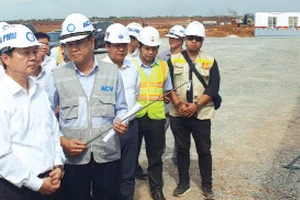 Phó Thủ tướng Trần Hồng Hà kiểm tra tiến độ thi công sân bay Long Thành