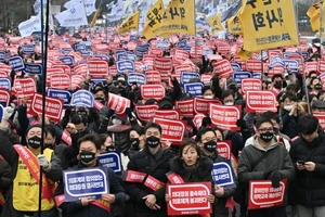 Bác sĩ Hàn Quốc biểu tình tại Seoul ngày 3-3