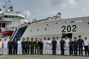 Tàu của Lực lượng Bảo vệ bờ biển Ấn Độ thăm TPHCM