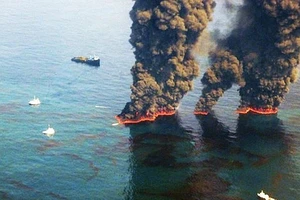 Sự cố tràn dầu nghiêm trọng ngoài khơi vịnh Mexico