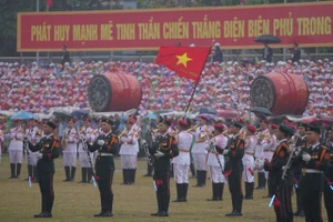 TRỰC TIẾP: Lễ kỷ niệm diễu binh, diễu hành 70 năm Chiến thắng Điện Biên Phủ