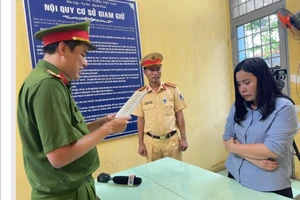 Cơ quan CSĐT Công an TP Vũng Tàu tống đạt quyết định khởi tố bị can, lệnh bắt tạm giam 4 tháng đối với bị can Trần Thị Thu Thanh