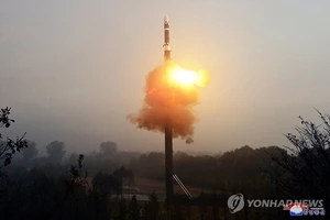 Hình ảnh vụ phóng tên lửa đạn đạo liên lục địa (ICBM) vào sáng 31-10 - 2024. Ảnh: YONHAP