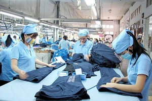 Lao động dệt may Việt Nam đang đứng trước thách thức lớn của cuộc cách mạng công nghiệp 4.0. Ảnh: MỸ HẠNH 