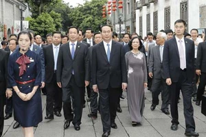 Chủ tịch nước Trần Đại Quang cùng Đoàn đại biểu cấp cao Việt Nam tham quan Khu phố cổ của TP Phúc Châu, tỉnh Phúc Kiến