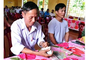 Người dân vùng biển Quảng Trị nhận tiền đền bù sự cố môi trường biển lần 1, đợt 1