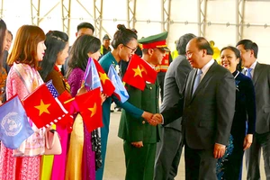 Thủ tướng Nguyễn Xuân Phúc gặp gỡ cán bộ ngoại giao Việt Nam tại Hoa Kỳ Ảnh: LÊ KIÊN