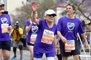 Lập kỷ lục chạy marathon ở tuổi 94