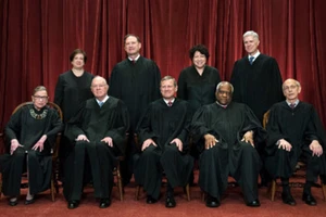 Các thẩm phán của Tòa án Tối cao Mỹ. Ảnh: New York Times