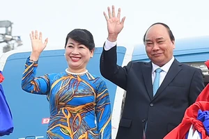 Thủ tướng Nguyễn Xuân Phúc và Phu nhân rời Hà Nội lên đường thăm Cộng hòa Liên bang Đức, sáng sớm ngày 5-7. Ảnh: TTXVN