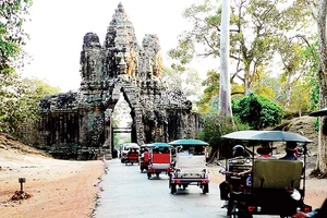 Khách du lịch đến Siem Reap