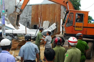 Cưỡng chế nhà xây dựng không phép tại xã Vĩnh Lộc A, huyện Bình Chánh