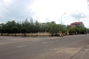 Dự án tổ hợp cao cấp Mường Thanh gần như bỏ hoang trên khu “đất vàng” giữa thành phố Tuy Hòa