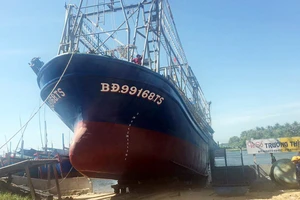 Tàu vỏ thép hư hỏng đầu tiên được sửa chữa cho hạ thủy