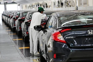 Honda thu hồi xe, Toyota đóng cửa nhà máy 