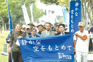 Cư dân gần căn cứ không quân Yokota tuần hành phản đối