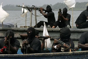 Cướp biển thường tấn công tàu và bắt cóc đòi tiền chuộc ở các vùng biển Nigeria. Ảnh minh họa: CHANNELSTV