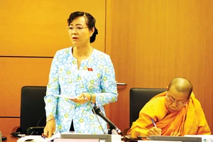 Đại biểu Nguyễn Thị Quyết Tâm (TPHCM) phát biểu tại phiên thảo luận tổ