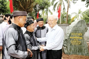 Tổng Bí thư Nguyễn Phú Trọng thăm hỏi nhân dân xã Lý Học, huyện Vĩnh Bảo, TP Hải Phòng