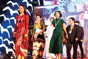Đoàn làm phim của các nước thuộc khối ASEAN tại Liên hoan phim Việt Nam lần thứ 20