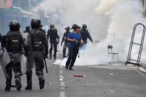 Cảnh sát Honduras trấn áp một vụ bạo động. (Nguồn: Reuters)