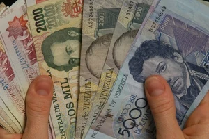 Venezuela: Lần đầu tiên lạm phát tăng 1.369%