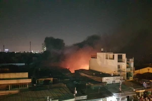 Cháy lớn tại xưởng mút ở quận Tân Phú, TPHCM