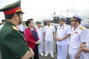 Chủ tịch Quốc hội Nguyễn Thị Kim Ngân thăm các đơn vị hải quân 