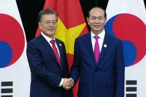 Chủ tịch nước Trần Đại Quang trao đổi điện mừng với Tổng thống Hàn Quốc Moon Jae-in