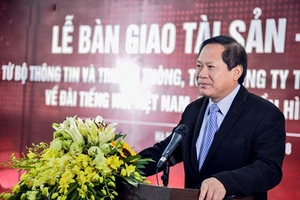 Bộ trưởng Bộ TT&TT Trương Minh Tuấn phát biểu tại buổi lễ bàn giao