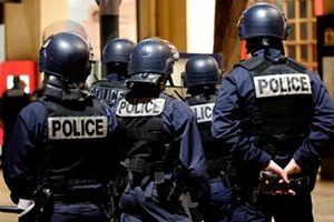 Pháp tăng cường an ninh sau các vụ bạo lực ở Calais