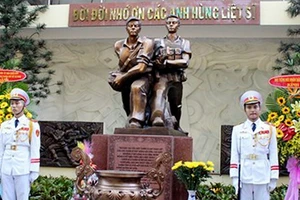 Khánh thành Đài Tưởng niệm Biệt động Thành đánh Đài Phát thanh Sài Gòn. Ảnh: TTXVN