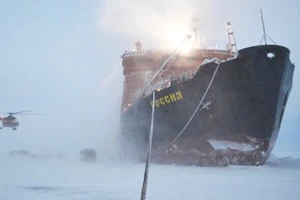 Tàu phá băng Nga tại Bắc Cực. Ảnh: RIA Novosti
