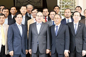 Bí thư Thành ủy TPHCM Nguyễn Thiện Nhân cùng Đoàn đại biểu cấp cao thủ đô Phnom Penh Ảnh: Việt Dũng 