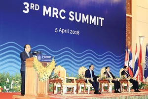 Thủ tướng Nguyễn Xuân Phúc phát biểu tại hội nghị Ảnh: TTXVN