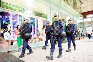 Lực lượng cảnh sát Singapore tăng cường tuần tra tại khu vực trung tâm