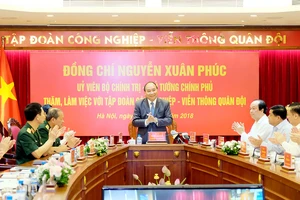 Thủ tướng Nguyễn Xuân Phúc phát biểu chỉ đạo tại buổi làm việc với Tập đoàn Viettel. Ảnh: VGP