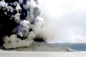 Núi lửa khiến Vanuatu tối đen 